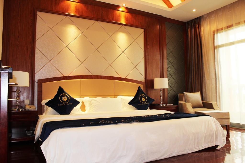 Golden Peacock Resort Hotel Beira Room photo