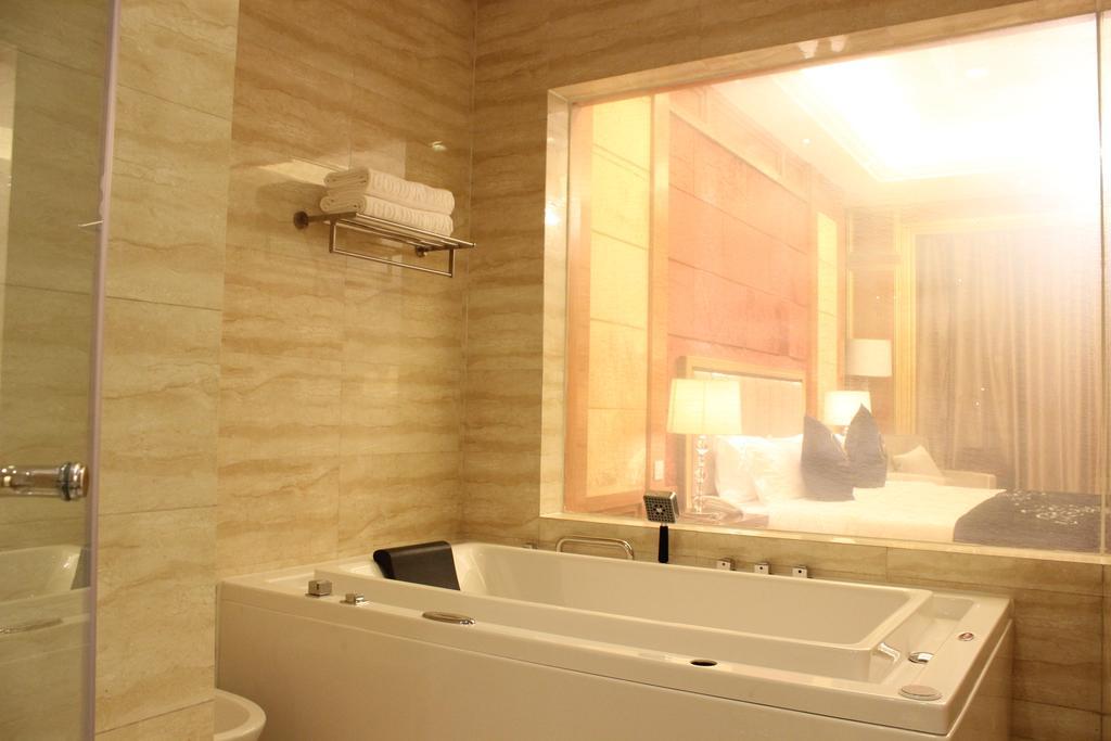 Golden Peacock Resort Hotel Beira Room photo