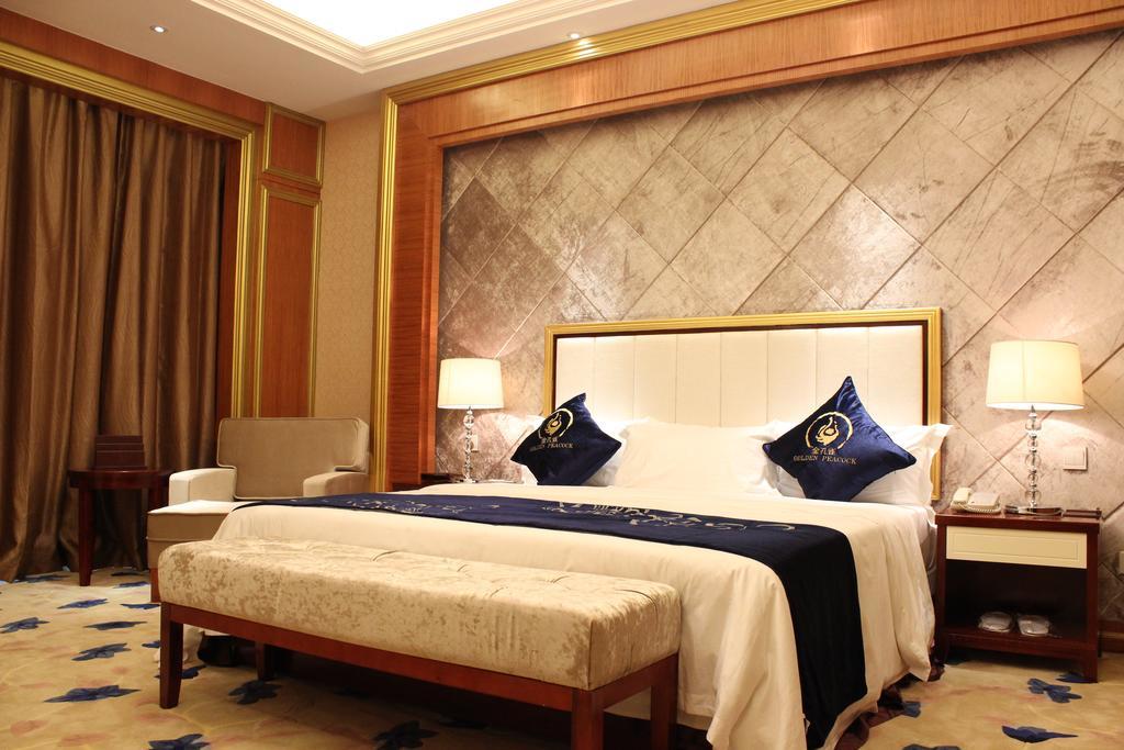 Golden Peacock Resort Hotel Beira Room photo
