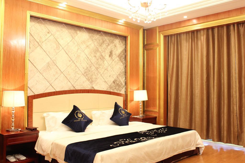 Golden Peacock Resort Hotel Beira Room photo